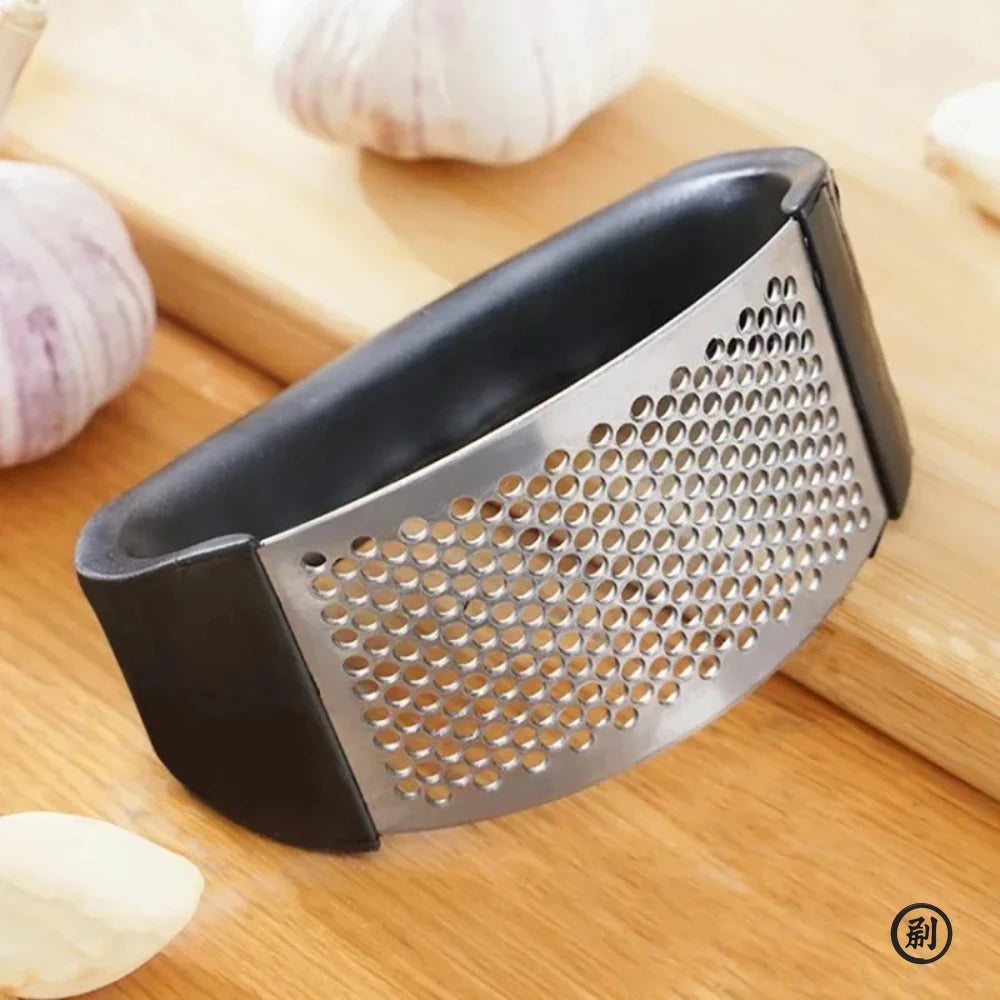 Stainless Steel Garlic Press Crusher – Manual Garlic Mincer & Chopper Tool for Fruits, Vegetables & Kitchen Prep